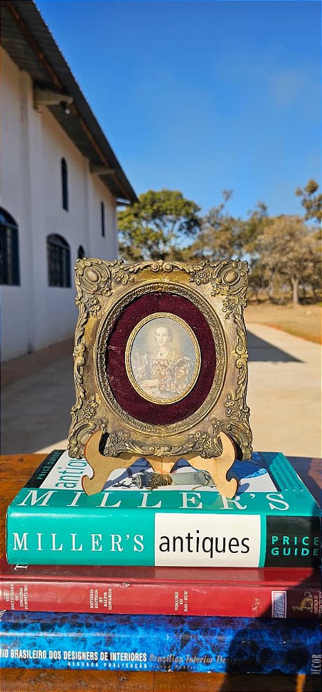 Mini Quadro Europeu com dama da sociedade em finos trajes