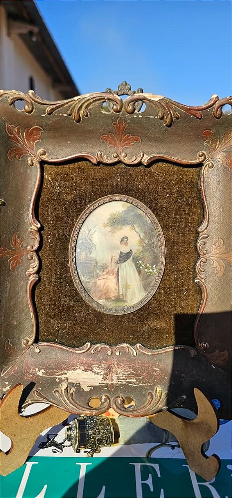 Mini Quadro Europeu com damas com trajes de época rica moldura