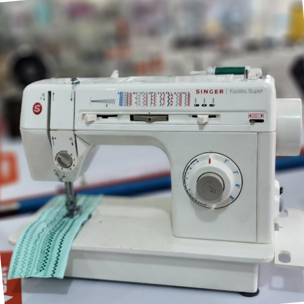 Máquina de Costura Doméstica Singer Facilita 2968 [USADA]