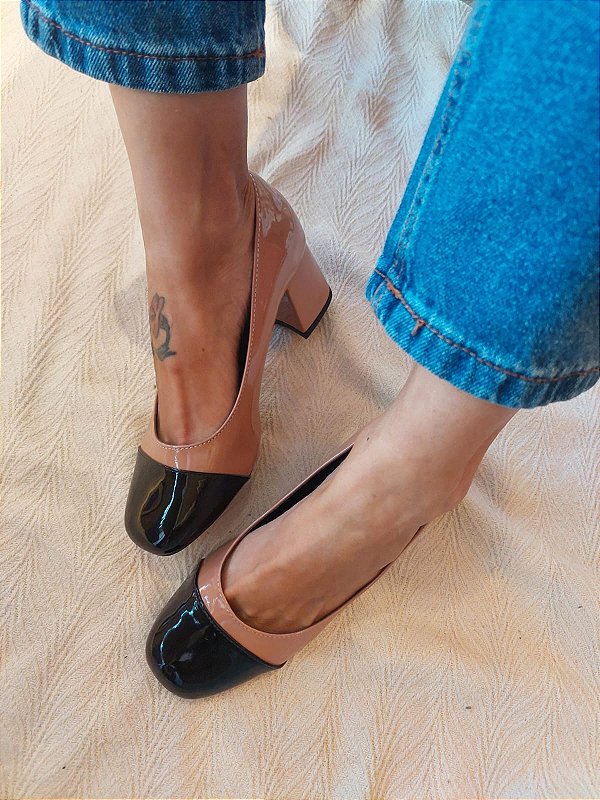 SCARPIN SELMA BICOLOR NUDE ROSADO E PRETO VERNIZ