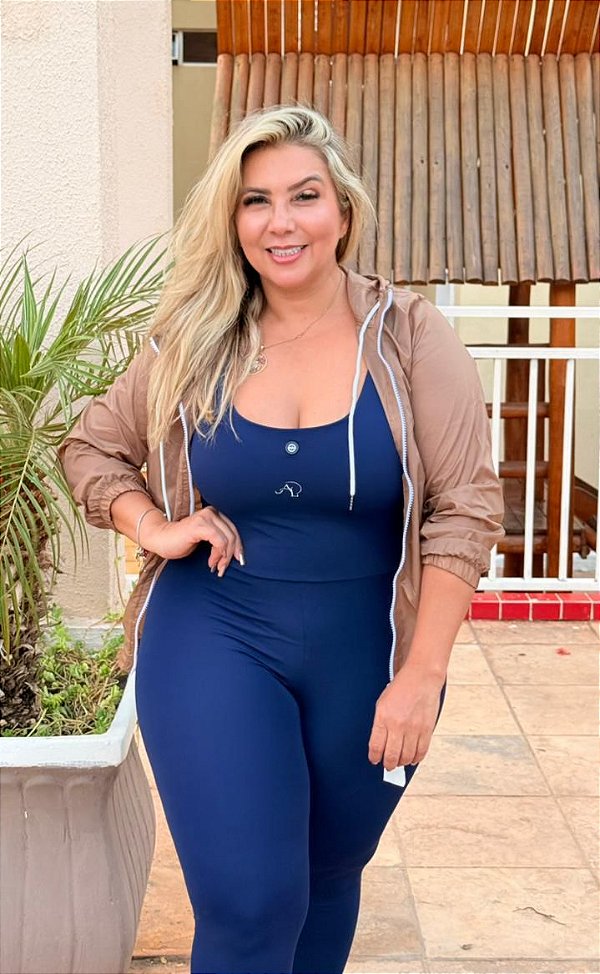 CASACO MARROM COM CAPUZ