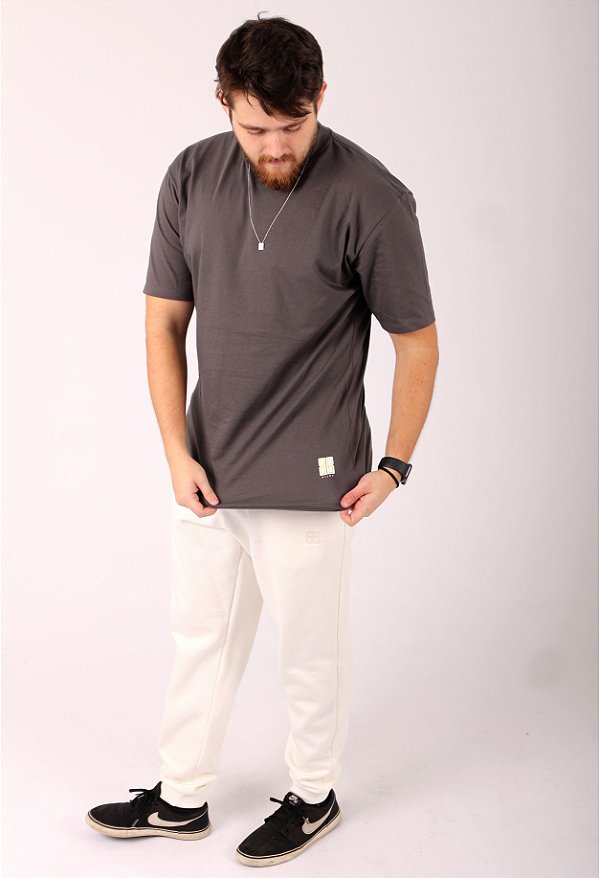 Camiseta POP OVERSIZED - ESTAMPA LOGO NOVA - CHUMBO