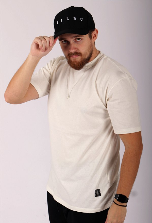 Camiseta OVERSIZED - ESTAMPA LOGO NOVA - Cor OFF WHITE