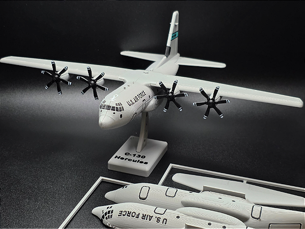 Maquete C-130J US Air Force 1:72