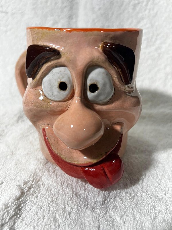 caneca artesanal cerãmica carinha esculpida Delícia