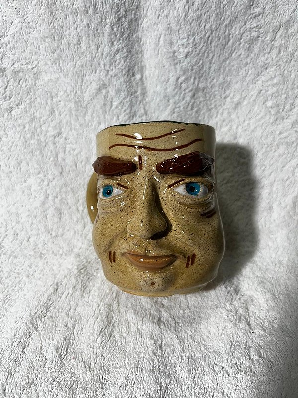 Caneca cerâmica artesanal esculpido Amigo