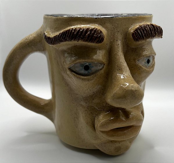 caneca feito a mão cerâmica esculpida Lindão