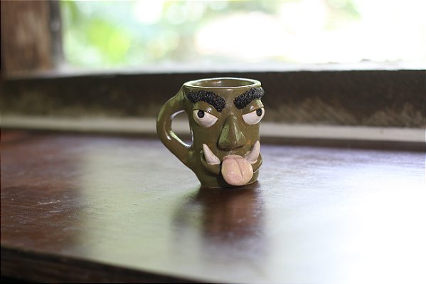 canequinha artesanal cerâmica esculpida Debochado