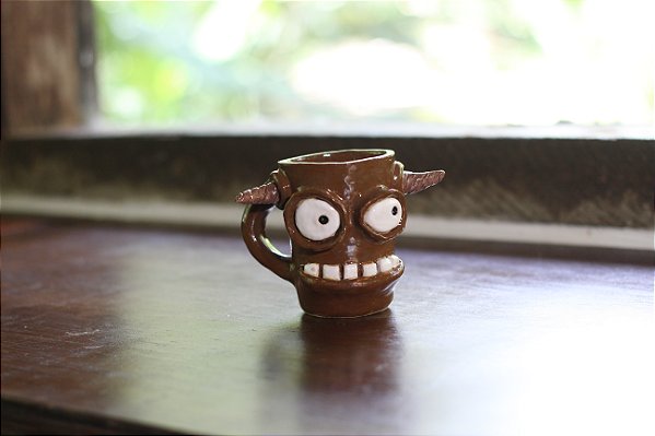 caneca feito a mão cerâmica esculpida Medo