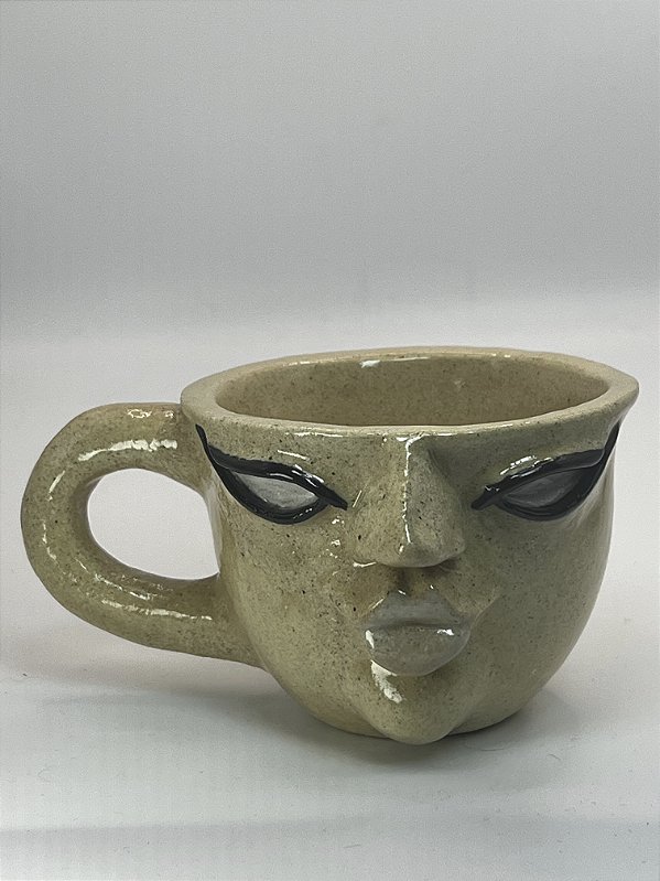 caneca artesanal cerãmica esculpida Sensual