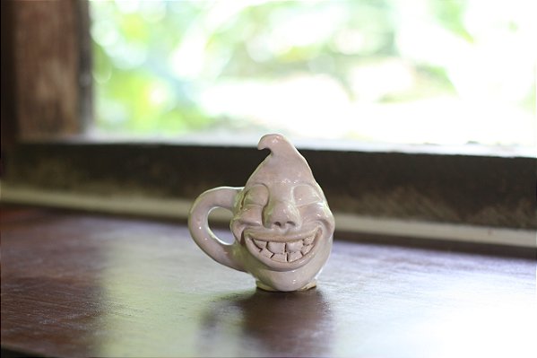 Caneca cerâmica artesanal esculpido Camarada