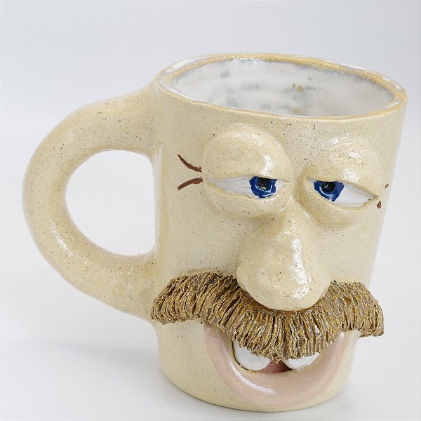 caneca feito a mão cerãmica esculpido Tiozão