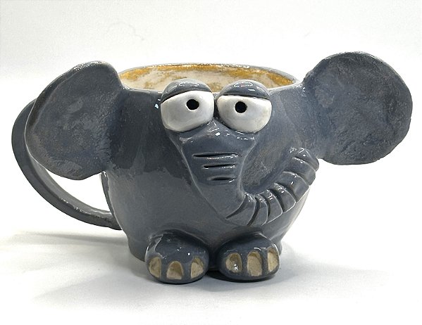 Caneca cerâmica artesanal elefantinho