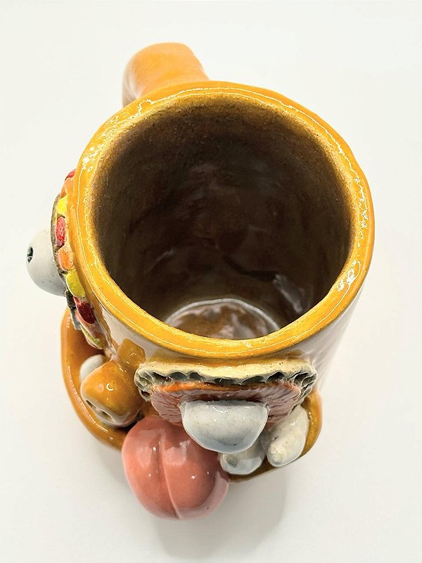 Caneca cerâmica artesanal esculpida asteca