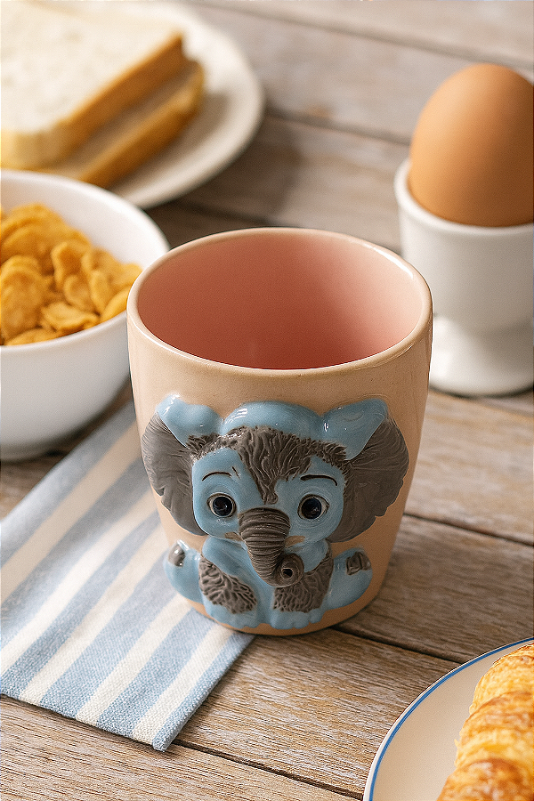 Caneca cerâmica artesanal elefantinho encantador