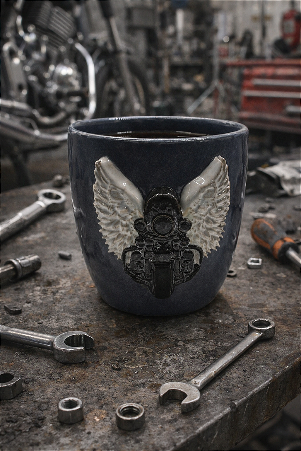 Caneca artesanal cerâmica moto alada