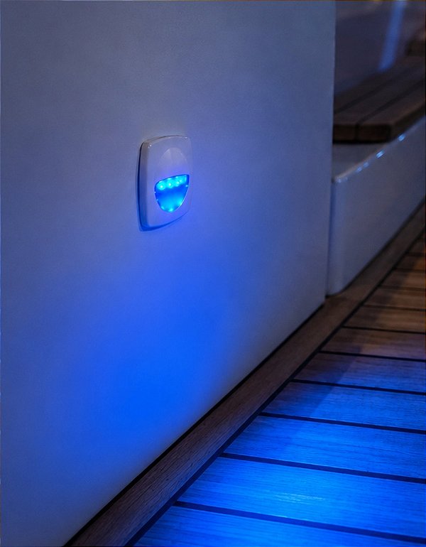 Luz de Cortesia Náutica com 3 LEDs Azuis 12V - Acabamento Branco - LC-02