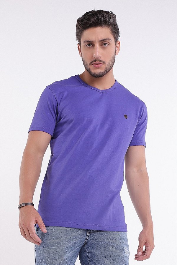 camiseta gola v roxa