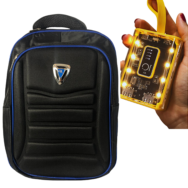 Kit Mochila Unissex Com Compartimento Para Notebook Ideal Para Trabalho Faculdade Viagens Cor Azul/Preta + Carregador Portátil Para Celular Com Cabo USB