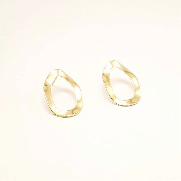 Brinco Orgânico Oval Vazado Banhado a Ouro 18k