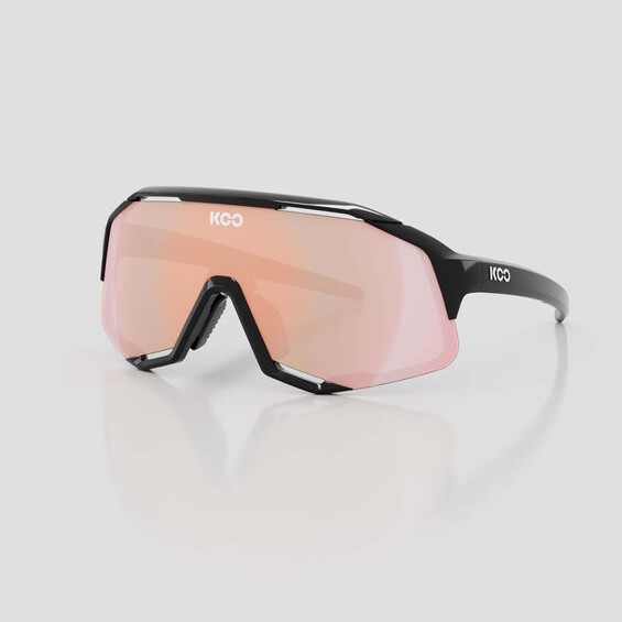 OCULOS KOO DEMOS ARMACAO PRETA E LENTE VERMELHA ESPELHADA