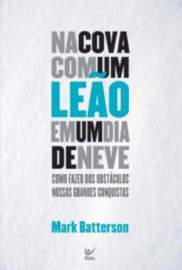 na cova com um leao em um dia de neve