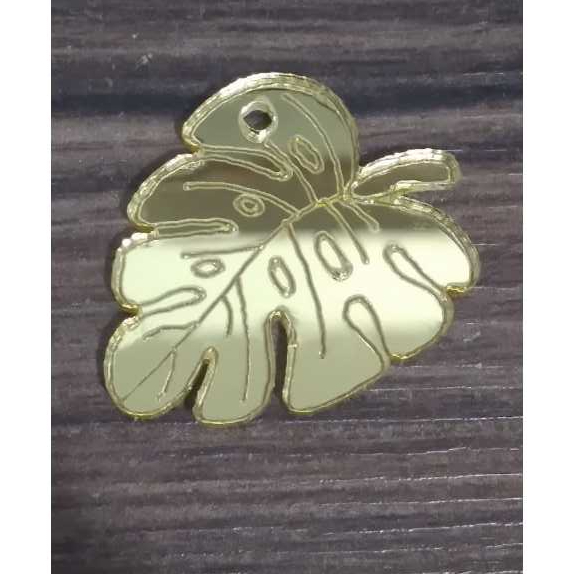 Aplique Pingente Folha Safari com furo 3cm acrílico espelhado 10 unidades