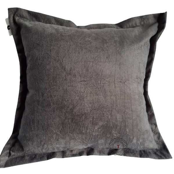 Capa Suede Amassado Liso Decorativa p/ Almofada 43x43cm Cinza Chumbo com Abas