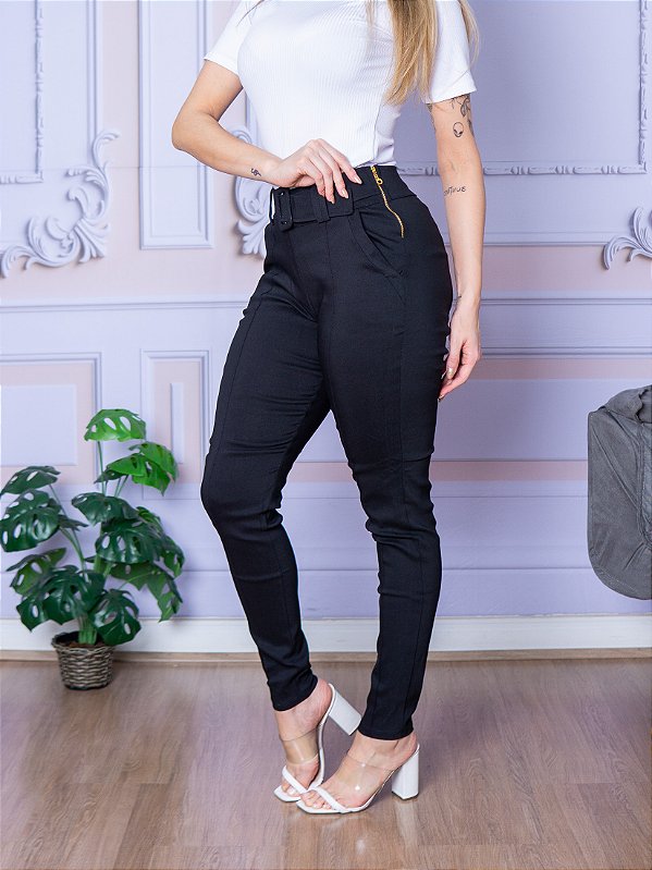 Calça Feminina com Cinto e Bolso
