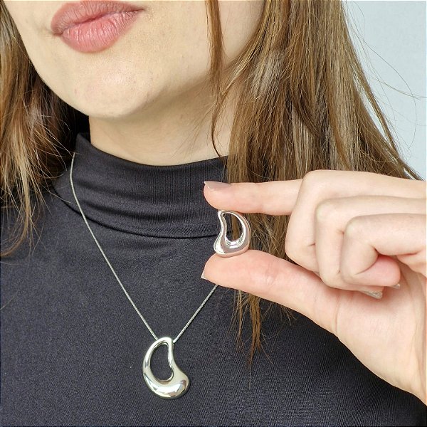 Conjunto Colar e Brincos Forma Prateado  — Elegância orgânica em puro movimento