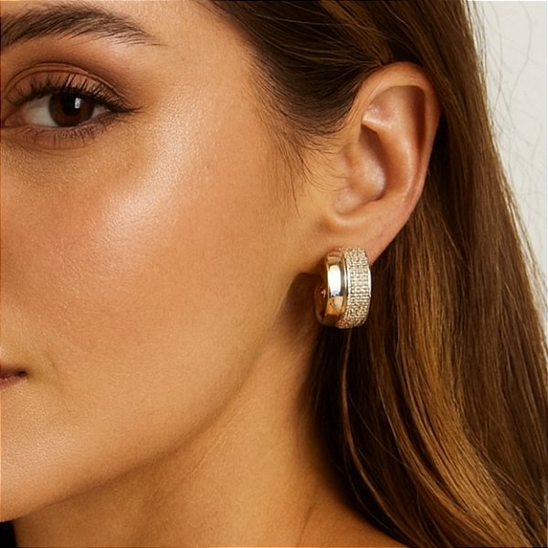 Brinco Luxo Dourado com Zircônias