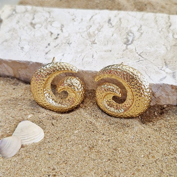 Brincos Dourados em Formato de Concha