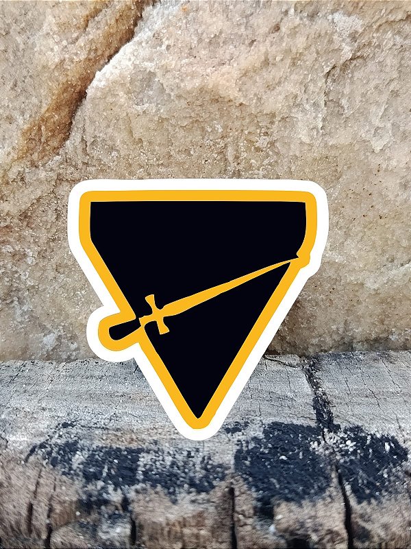 PIN CROCS TRIÂNGULO PRETO