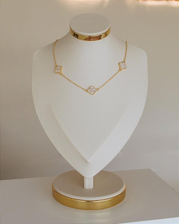 COLAR TREVO TRIPLO CADEADINHO MADREPÉROLA NO OURO