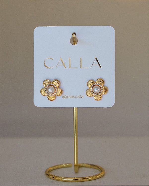 BRINCO FLOR DE PÉROLA CRAV. NO OURO