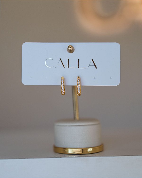 BRINCO DE ARGOLA TRIANGULAR CRAV P NO OURO