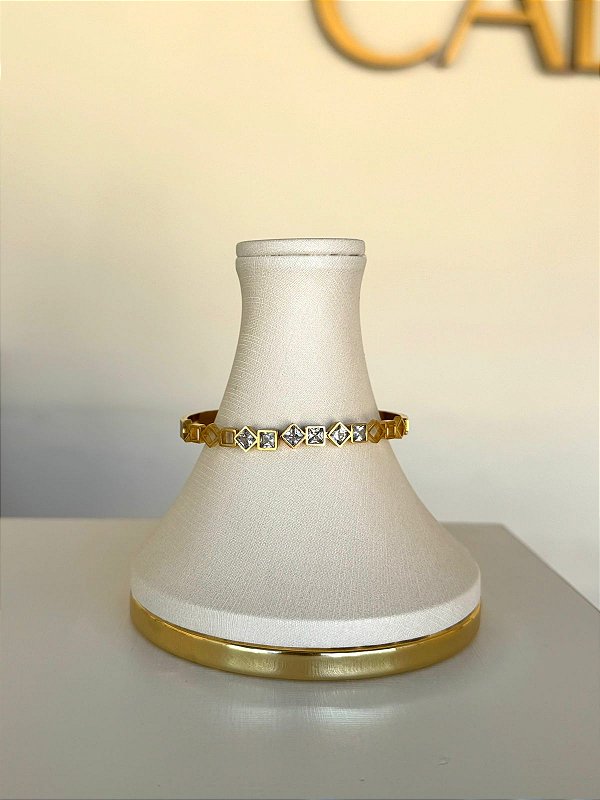 BRACELETE QUADRADOS NO AÇO DOURADO