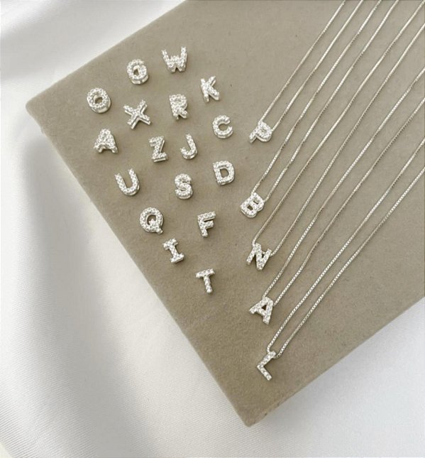 colar letra cravejada unissex em prata 925