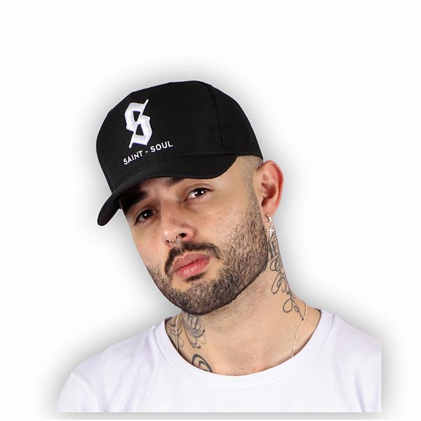 Boné modelo truck preto – logo e nome frontal