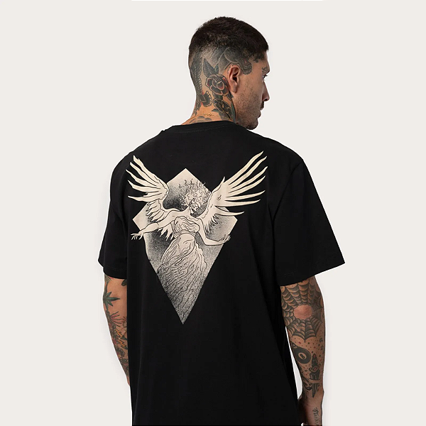 Tshirt MCD Regular Anja Pipa Caveira - Preto