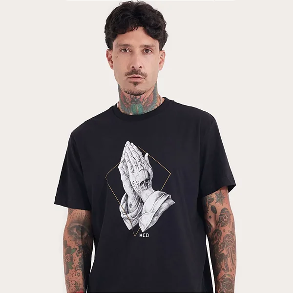 Tshirt MCD Mãos Rezando Regular - Preto