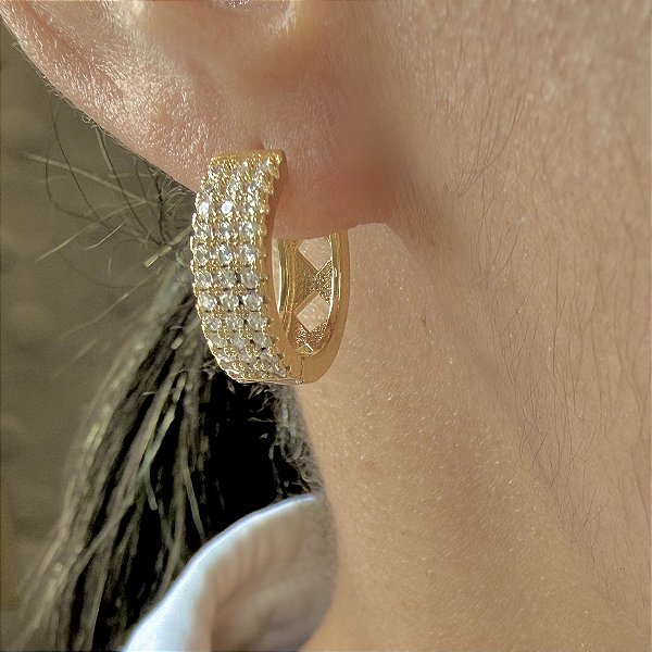 Brinco Solar - Argolinha Click Cravejada com Zircônias