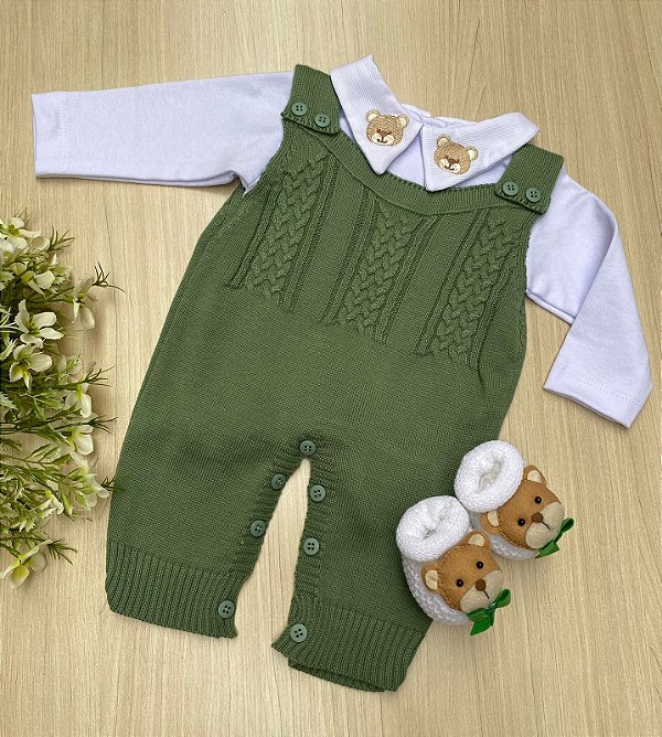 Jardineira em tricot + body de algodão bordado de urso + sapatinhos
