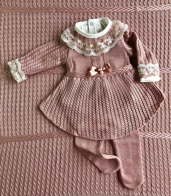 Saída de maternidade de menina vestido plissado em tricot 4 peças