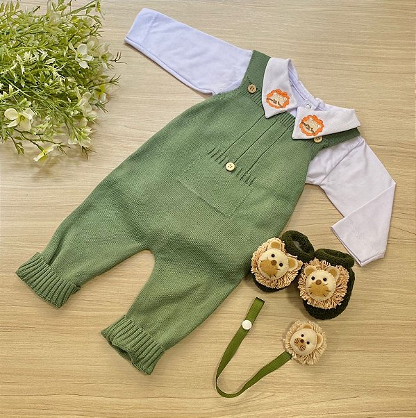 Jardineira com body de leão + sapatinhos com prendedor de chupeta