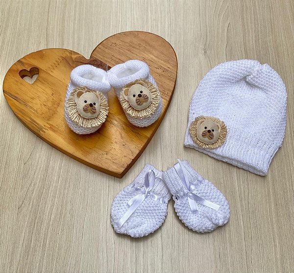 kit gorro + luvas + sapatinhos em tricot com aplique de leão