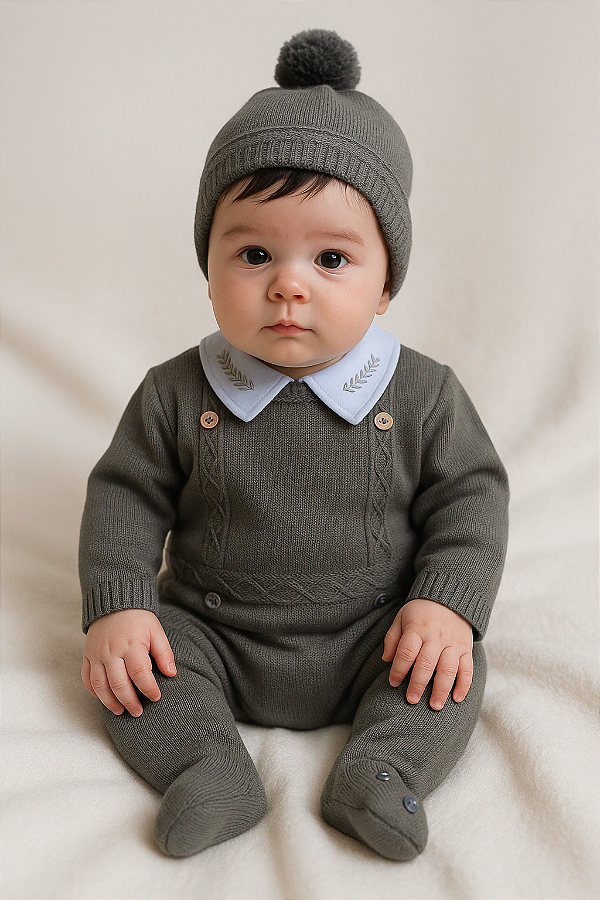 Saída de maternidade de menino Francisco macacão com gorro em tricot 4 peças