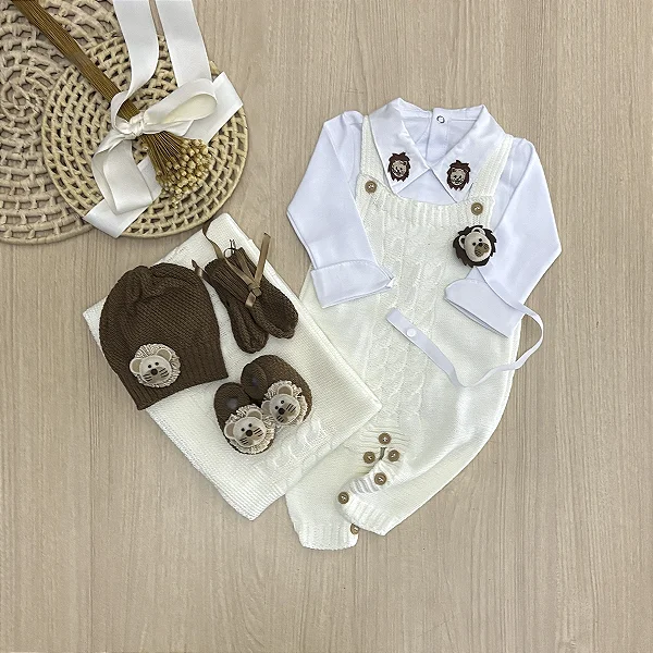 Saída de Maternidade Jardineira Tricô com Body Gola Bordada Leão + Prendedor de Chupeta + Kit sapatinho