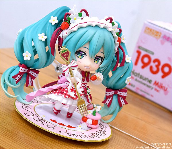 Vocaloid - Hatsune Miku - Nendoroid (#1939) - 15th Anniversary Ver. (Good Smile Company) - RESERVA