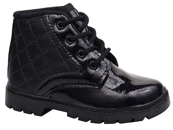 Bota Coturno Gibizinho Verniz Preto com Matelassê